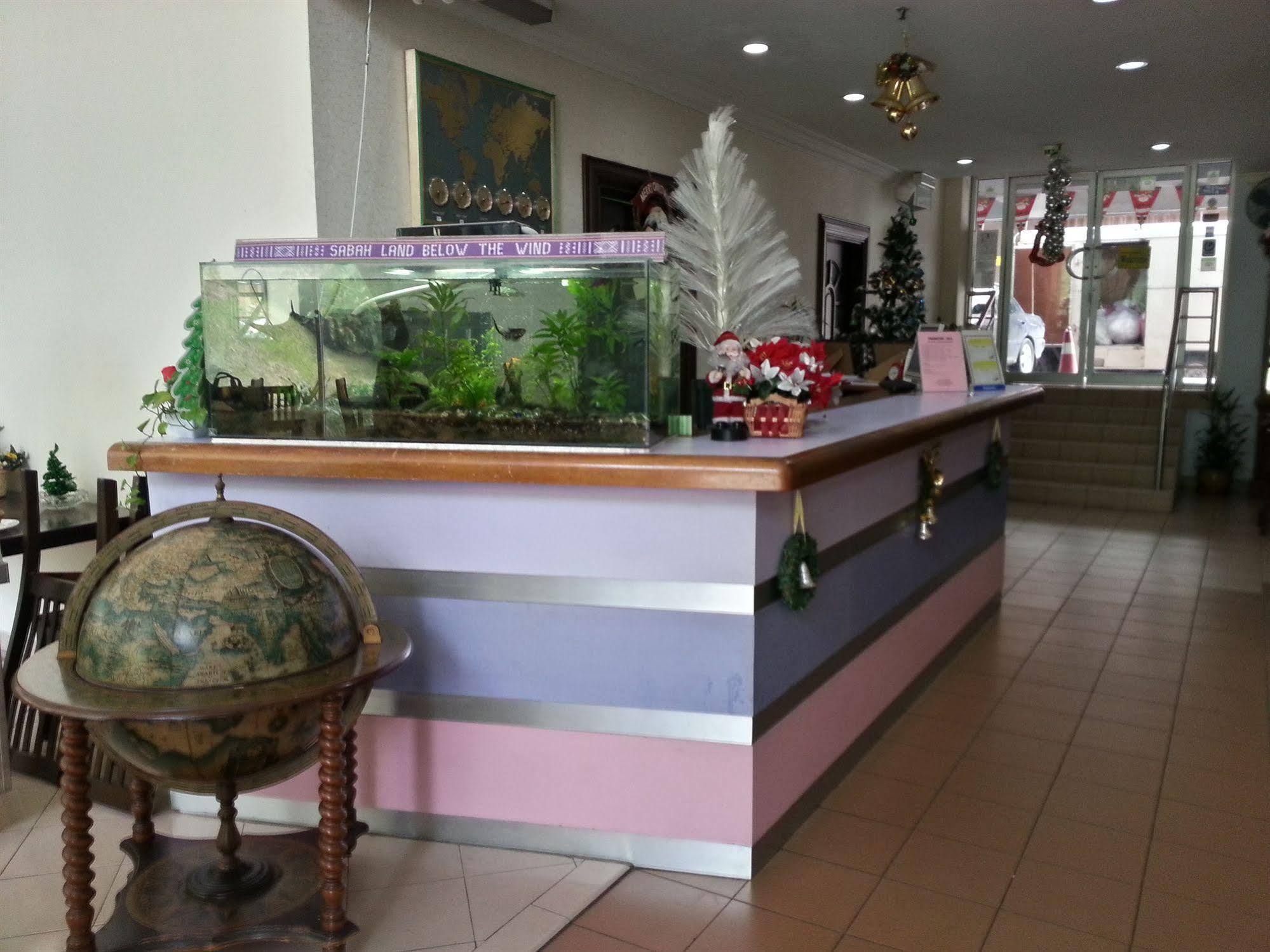 Century Hotel Kota Kinabalu Esterno foto